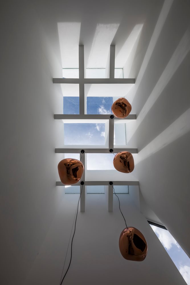 Ngôi nhà có thiết kế khác biệt tạo dấu ấn "kim - cổ" hài hòa- Ảnh 6. Ngôi nhà có thiết kế khác biệt tạo dấu ấn "kim - cổ" hài hòa- Ảnh 6.